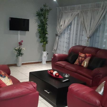 Tintech Bed & Breakfast Francistown Luaran gambar