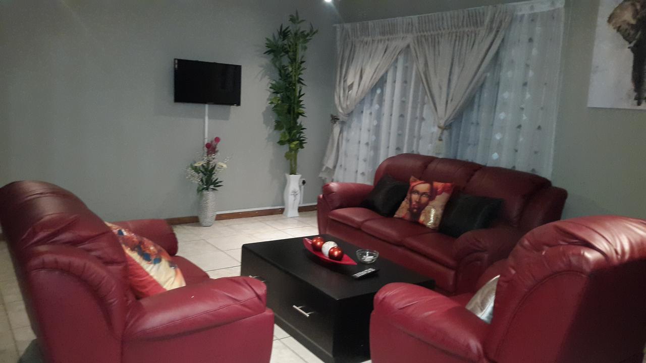 Tintech Bed & Breakfast Francistown Luaran gambar