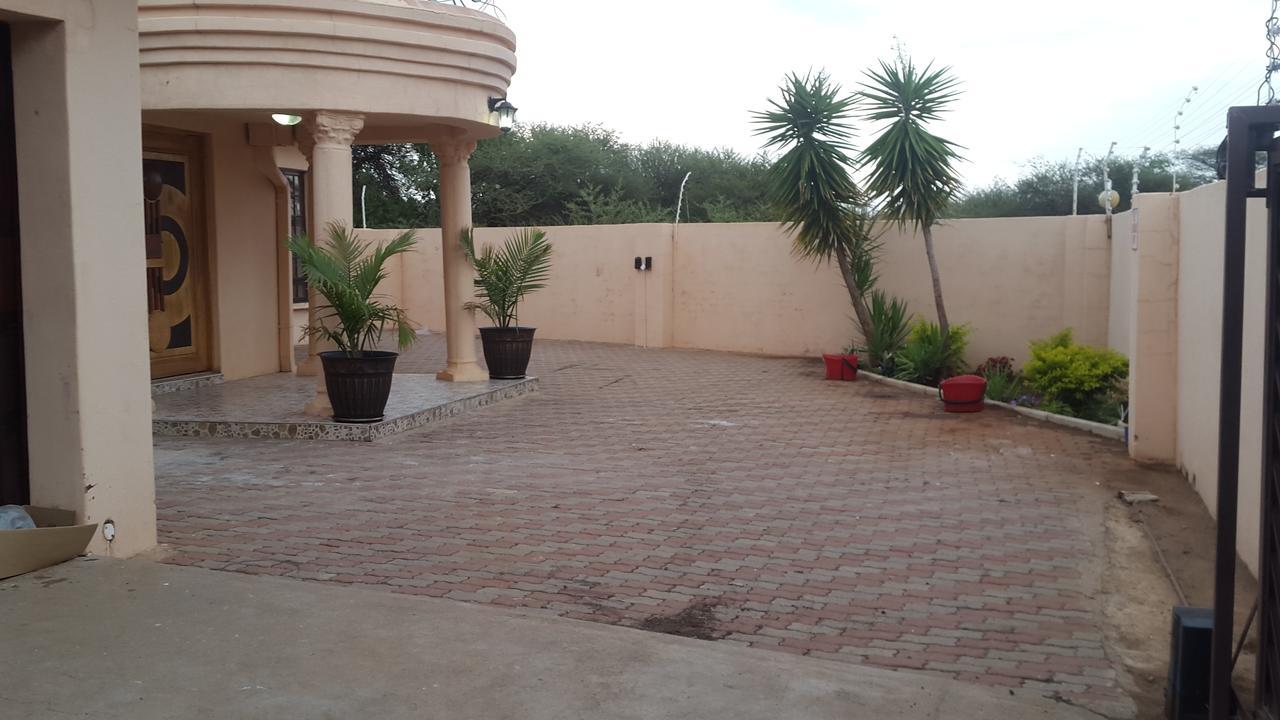 Tintech Bed & Breakfast Francistown Luaran gambar
