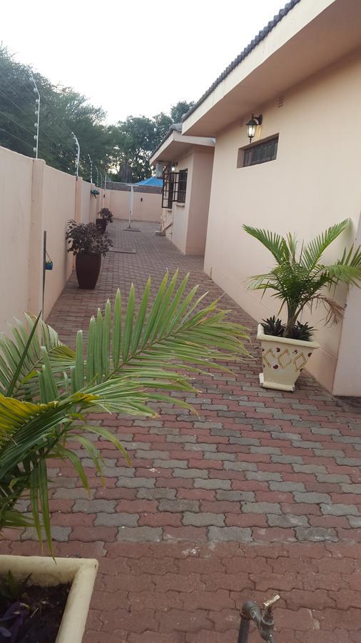 Tintech Bed & Breakfast Francistown Luaran gambar