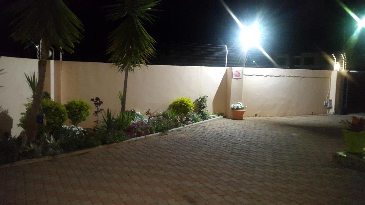 Tintech Bed & Breakfast Francistown Luaran gambar